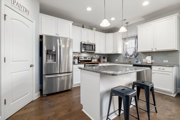 How to Keep a Tidy Fridge and Pantry: Simple Tips for an Organized Kitchen